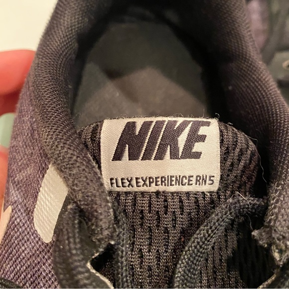 Womens Nike Flex Experience RN 5 Prem 844673 004 Black Grey Sneakers - Picture 3 of 11